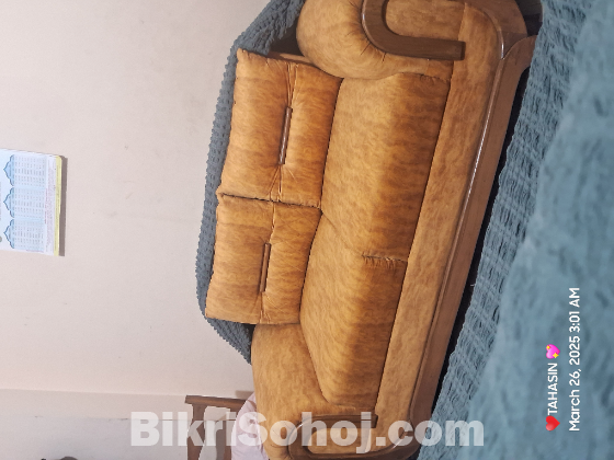 সেন্টার টেবিলসহ সোফা সেট